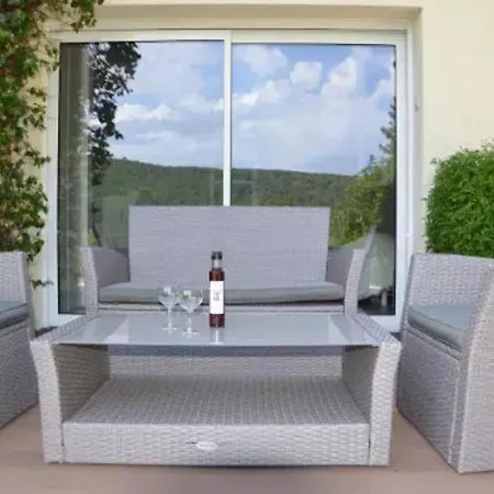 Feriehus Maison Charmante Avec Piscine Et Jardin A Robiac-rochessadoule