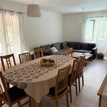 Maison Charmante Avec Piscine Et Jardin A Robiac-rochessadoule Feriehus