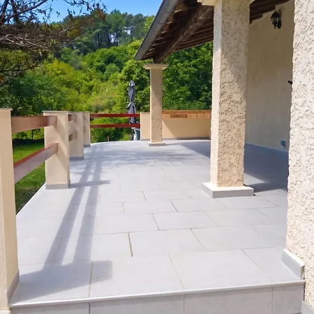Maison Charmante Avec Piscine Et Jardin A Robiac-rochessadoule