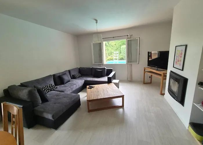 Maison Charmante Avec Piscine Et Jardin A Robiac-rochessadoule Rochesadoule