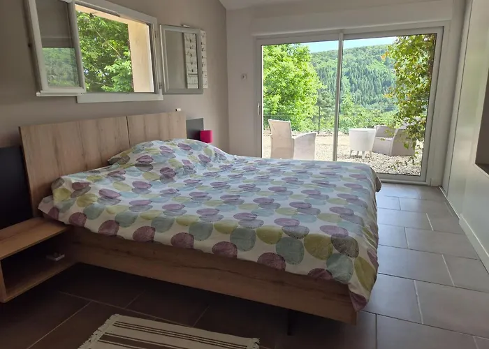 Maison Charmante Avec Piscine Et Jardin A Robiac-rochessadoule