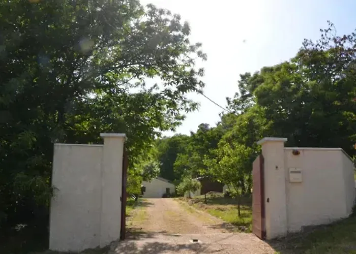 Maison Charmante Avec Piscine Et Jardin A Robiac-rochessadoule