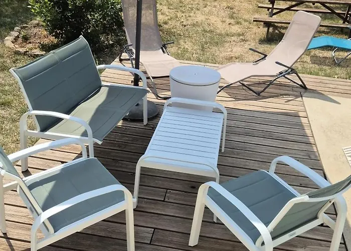 Maison Charmante Avec Piscine Et Jardin A Robiac-rochessadoule